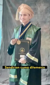 8 Potret Wisuda Gavin Daffa dari SMA, Tak Didampingi Arie Untung dan Fenita
