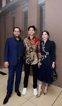 8 Potret Wisuda Xavier Putra Cut Keke, Ganteng dan Gagah Pakai Baju Toga