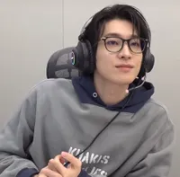 8 Potret Wonwoo SEVENTEEN di Live Weverse Terbaru, Makin Ganteng - Rambut Gondrongnya Bikin Hebo