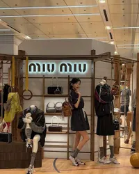8 Potret Wonyoung IVE Hadiri Event Miu Miu, Visual Cantik Paripurna Bikin Outfit Makin Terlihat Mewah