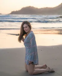 8 Potret Wulan Guritno yang Makin Hot Pamer Body Goals, Bajunya Jadi Sorotan