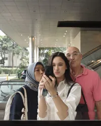 7 Potret Yasmin Napper Quality Time Makan dan Golf Bareng Orang Tuanya, Seru dan Gemes Banget