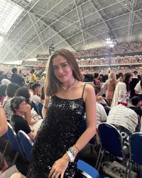8 Potret Yasmine Wildblood Anak 2 Anak Gadisnya Nonton Konser Taylor Swift di Singapura, Seru Banget