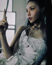 8 Potret Yeji ITZY dalam Teaser  Solo 'AIR', Tampil Memukau Siap Debut Hari Ini
