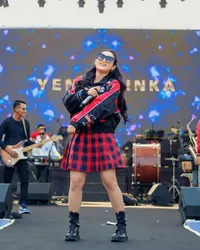 8 Potret Yeni Inka Kembali Manggung Usai Melahirkan Anak Pertama, Komentar Happy Asmara Jadi Sorotan