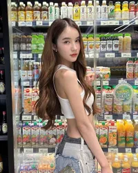 8 Potret Yoshi Rinrada Transgender yang 'Lebih Cantik' dari Nong Poy, Pesonanya Bikin Pengusaha China Bertekuk Lutut - Dituding Jadi Pelakor