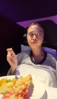 8 Potret Yuki Kato Lahap Makan, Duta Jomblo Nasional Didukung Netizen: Biar Kuat Hadapi Orang yang Nanya Kapan Nyusul