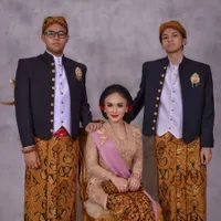 8 Potret Yuni Shara dan Kedua Putranya, Tak Larang Anaknya Nonton Film Dewasa