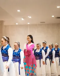 8 Potret Yura Yunita Rayakan Hari Disabilitas Internasional, Bangga Bisa Tampil Bareng Dancer Berkemampuan Khusus