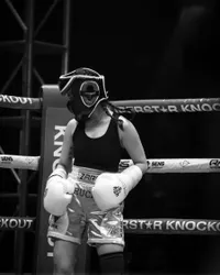 8 Potret Zara Adhisty Saat Ikut Pertandingan Superstar Knockout - Diberi Oksigen Pasca Pertandingan!