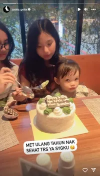 8 Potret Zaskia Gotik Rayakan Ultah Anak Sambung, Akur Sama Imel Putri Cahyati - Beri Kado Spesial