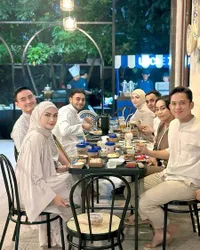 8 Potret Zumi Zola dan Putri Zulhas Jalani Ibadah Puasa Pertama Setelah Menikah, Ngumpul Lengkap Bersama Keluarga