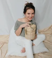 8 Seleb Indonesia Usia 20-an yang Terlalu Imut, Masih Pantas Jadi Anak Sekolah