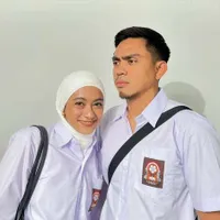 8 Selebriti Ini Pacaran Sejak Remaja dan Kini Rumah Tangganya Langgeng Bertahun-Tahun