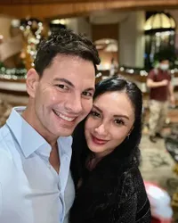 8 Tahun Menjalin Kasih, Intip Potret Mesra Tata Cahyani Mantan Istri Tommy Soeharto Dengan Pacarnya Seorang Aktor Hollywood
