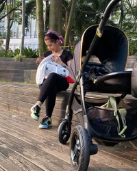 9 Artis Ini Bagikan Foto Momen Menyusui Anaknya di Instagram, Ada yang Sampai Nangis Karena Kesakitan
