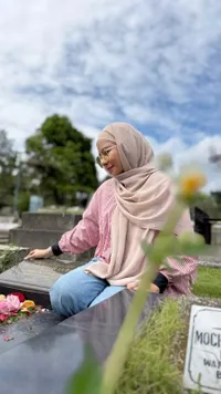 9 Artis Ziarah Makam Jelang Ramadan 2026, Penuh Haru dan Doa untuk Orang Tercinta