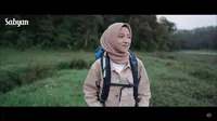9 Cuplikan Video Klip Terbaru Sabyan - Nissa Muncul Tanpa Sepatah Kata, Tampil Casual Nikmati Pemandangan Alam