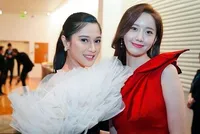 9 Foto Dian Sastro Bareng Yoona, Momen 2 Wanita Cantik Kebangetan Ketemu Pertama Kali