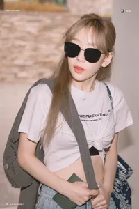 9 Foto Fashion Airport Taeyeon SNSD Dari Prague, Pamer Abs & Pinggang Ramping