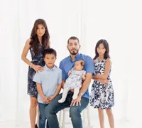 9 Foto Pemotretan Terbaru Keluarga Adinda Bakrie, Kompak Bernuansa Serba Biru - Tubuh Langsing Bikin Iri