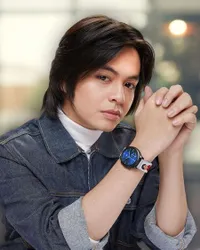 9 Foto Pesona Ganteng Angga Yunanda dengan Rambut Gondrongnya, Sukses Bikin Hati Penggemar Dag Dig Dug!