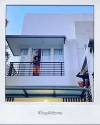 9 Foto Rumah Mira Lesmana dan Mathias Muchus, Kolam Renang Depan Kamar - Segar Bikin Betah Saat WFH