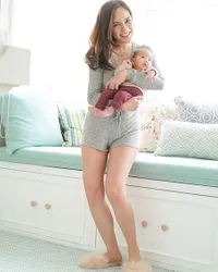 9 Foto Shandy Aulia Asuh Baby Claire yang Tuai Hujatan dari Haters, Belajar Jalan - Makan Durian