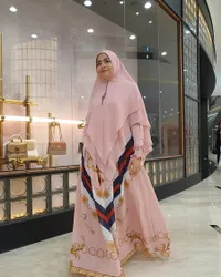 9 Foto Terbaru Tika eks T2 yang Kini Sibuk Berbisnis, Makin Cantik Berhijab Syar'i