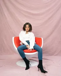 9 Gaya Kece Adhisty Zara di Pemotretan Terbaru untuk Brand Celana Jeans, Pamer Body Goals!