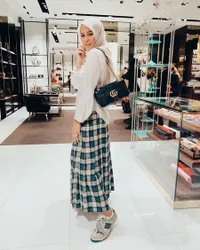 9 Gaya Olla Ramlan yang Stylish nan Mewah Meski Sudah Berhijab, Sosialita Banget!