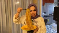 9 Momen Kebersamaan Rieta Amilia dan Gavrel, Manjakan Sehari Penuh - Teteskan Air Mata Saat Curhat