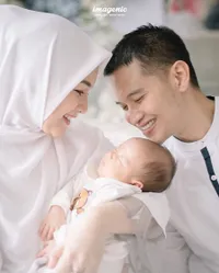 9 Potret Acara Akikah Baby Athar Putra Citra Kirana & Rezky Aditya, Hangat Bersama Keluarga