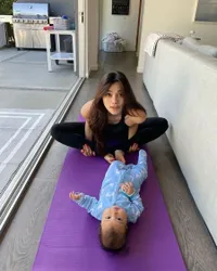 9 Potret Adinda Bakrie yang Makin Hot di Usia Hampir 40 Tahun, Cantik Memesona dan Pamer Perut Rata - Gendong Sang Anak Pakai Bikini