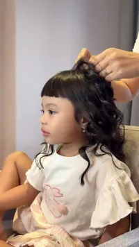 9 Potret Ameena Minta Pakai Wig Biar Rambut Sama Seperti Kris Dayanti, Berhasil Tampil Seperti sang Nenek
