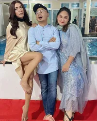 9 Potret Aming Salting dan Awkward Banget Ketemu Ustaz Maulana Saat Dandan Pakai Dress Hingga Rambut dan Dada Palsu, Bikin Ngakak!