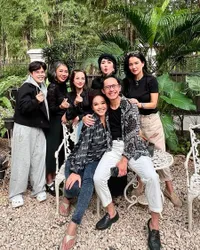 9 Potret Aming Ulang Tahun ke-44, Dirayakan Sederhana Tiga Kali Bareng Bestie