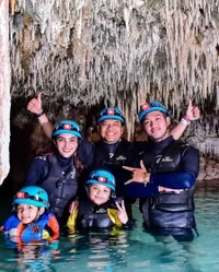 9 Potret Anang Ashanty Sekeluarga Berenang Seru di Gua Rio Secreto Meksiko, Arsy dan Arsya Berani Banget!