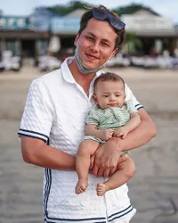 9 Potret Andhika Pratama Saat Momong Anak, Hot Daddy Ganteng yang Super Perhatian