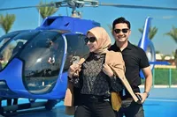 9 Potret Angga Wijaya Eks Dewi Perssik Liburan Naik Helikopter Bareng Istri, Kebahagiaan Terpancar