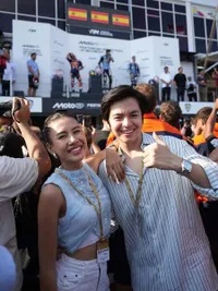 9 Potret Angga Yunanda dan Shenina Cinnamon Nonton Langsung MotoGP Mandalika 2025, Tetap Pamer Kemesraan