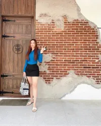 9 Potret Aura Kasih Pamer Body Goals Aduhai, Single Mom yang Selalu Tampil Hot - Beri Respon Santai pada Nyinyiran Netizen