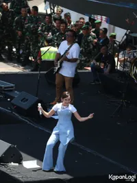 9 Potret Ayu Ting Ting Semarakkan Pesta Rakyat, Beri Ucapan Selamat untuk Prabowo Subianto dan Gibran Rakabuming Raka
