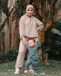 9 Potret Baby Air Anak Irish Bella dan Ammar Zoni yang Makin Cute, Sudah Mulai Bisa Jalan - Senyumnya Manis Banget!