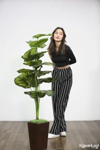 9 Potret Caitlin Halderman yang Jarang Muncul di Layar Lebar, Fokus Kejar Pendidikan di Amerika - Tertarik Menjadi Jurnalis