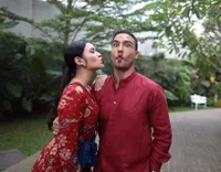 9 Potret Cantik Raisa dalam Balutan Batik, Pancarkan Aura Elegan Tradisional yang Memikat