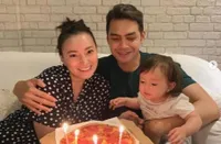9 Potret Chloe Anak Asmirandah yang Berulang Tahun Saat Natal, Menggemaskan & Selalu Tertawa