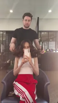 9 Potret Cinta Laura yang Ubah Gaya Rambut Blowout 90-an, Arya Vasco Ikut Menemani