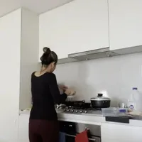 9 Potret Dapur Rumah Acha Septriasa di Australia, Serba Putih dan Minimalis