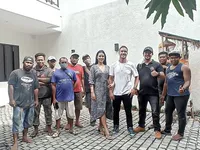 9 Potret Detail Rumah Baru Hamish Daud dan Raisa di Bali, Rindang Banyak Pohon - Ada Toilet Canggih Bernuansa Gold